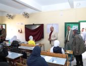 محافظ أسوان يتفقد لجان امتحانات الإعدادية للاطمئنان على 27 ألف طالب.. صور