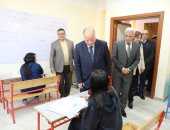 محافظ القاهرة يتفقد امتحانات الشهادة الإعدادية ويوجه بنظافة محيط المدارس