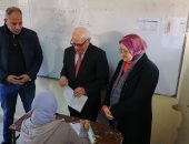 طالبات الإعدادية لـ"محافظ بورسعيد": امتحان العلوم من كتاب المدرسة.. صور