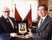 محافظ بورسعيد يستقبل سفير دولة سنغافورة لدى مصر لبحث سبل التعاون.. صور