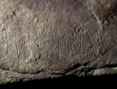 اكتشاف أقدم حجر فى العالم فى النرويج عليه نقوش كتابية.. اعرف الحكاية