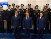 الرئيس السيسي يلتقط صورة تذكارية مع أعضاء المجلس الأعلى للشرطة