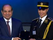 الرئيس السيسى يمنح عددا من رجال الشرطة أنواط الامتياز فى عيدهم الـ71