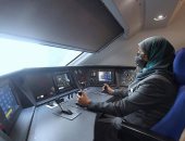 32 امرأة سعودية يقدن قطار الحرمين .. صور