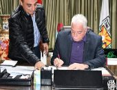 محافظ جنوب سيناء يصدق على 40 قرارا لحالات تصالح على مخالفات البناء بشرم الشيخ