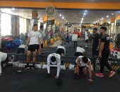 منتخب الشباب يخوض تدريبات بدنية صباحية.. صور