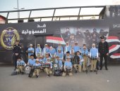 مديرية أمن القاهرة توزع بطاطين وورودا على المواطنين فى عيد الشرطة.. صور