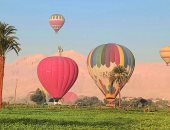 سماء الأقصر تشهد تحليق 95 رحلة بالون طائر على متنها 1900 سائح.. صور