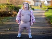 مصابة بحالة من الجوع المستمر.. هارلو طفلة عمرها 5 سنوات وتزن 45 كيلو.. فيديو