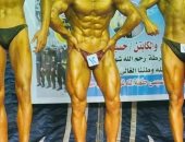 محمد شاب يتحدى المستحيل.. قهوجى خلال النهار وليلا بطل كمال أجسام.. صور