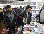 سماح أبو بكر عزت ومصطفى الفقى بمعرض القاهرة للكتاب.. فعاليات اليوم الثالث