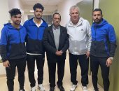 زوران وثلاثى الاتحاد السكندرى فى زيارة للمشجع المُصاب.. صورة