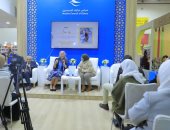 جناح مجلس حكماء المسلمين بمعرض الكتاب يناقش جهود "منتدى شباب صنَّاع السلام"