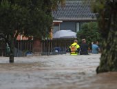 ارتفاع ضحايا الفيضانات والانهيارات الأرضية فى نيوزيلندا إلى 4 قتلى.. صور