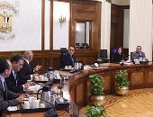 مدبولى يتابع الموقف التنفيذى لمشروعى القطار الكهربائى الخفيف والمونوريل