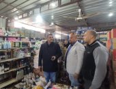 رئيس مركز أشمون يتفقد منافذ بيع السلع الغذائية بأسعار مخفضة للمواطنين