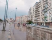 نوة الكرم.. هبوب رياح وتواصل سقوط الأمطار على الإسكندرية (صور)
