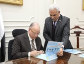 محافظ القاهرة يعتمد نتيجة الإعدادية للفصل الدراسى الأول بنسبة نجاح 77.7% 