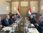 رانيا المشاط تعقد جلسة مباحثات موسعة مع وزير الخارجية والتجارة المجرى 