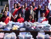 "طلاب من أجل مصر" بجامعة سوهاج تتضامن مع الأسر الأكثر احتياجا بتوزيع ملابس الشتاء