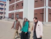 رئيس مدينة ملوى فى المنيا يتفقد مشروعات حياة كريمة بقرية المعصرة