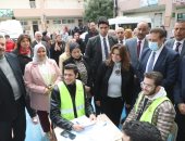 محافظ المنوفية ووزيرة الهجرة يفتتحان القافلة الطبية ويتفقدان دار الأيتام