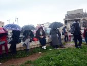 أهالى اللاذقية فى سوريا يفترشون الشوارع خوفا من "تسونامي".. صور