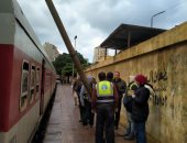 محافظة الإسكندرية تنجح فى إصلاح أعمدة إنارة ولوحات إعلانية تساقطت بسبب الطقس السيئ