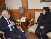 محافظ بورسعيد يستجيب لاستغاثة مواطنة بتخصيص وحدة سكنية ومحل
