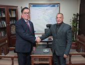 الأمين العام للمجلس الأعلى للآثار يلتقى سفير كازاخستان بالقاهرة