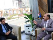محافظ أسوان يستقبل نقيب البيطريين ويشيد بجهود تنمية الثروة الحيوانية