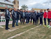 رئيس المقاولون العرب يحفز اللاعبين قبل مواجهة غزل المحلة..صور