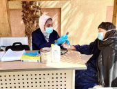 "صحة المنيا" تقدم الخدمات الطبية والعلاجية لـ1905 حالات بقرية الشيخ حسن بمركز مطاي
