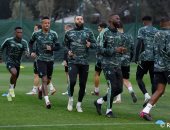 بنزيما وميليتاو يشاركان فى تدريبات ريال مدريد قبل مواجهة الهلال بنهائي المونديال