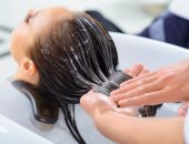 وصفات طبيعية لتنظيف فروة الرأس بعمق والتخلص من آثار مستحضرات الشعر