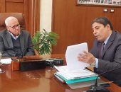 محافظ بورسعيد يستقبل رئيس الأبنية التعليمية لمتابعة عدد من المشروعات