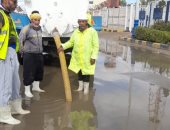 محافظ بورسعيد: تواصل الجهود لرفع مياه الأمطار فى كافة الأحياء.. صور