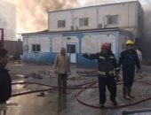 إصابة 7 عمال فى حريق ضخم داخل مصنع ملابس بالسويس.. صور