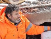 رحلة العودة للحياة.. من لحظات وقوع الزلزال إلى الإنقاذ.. ناجون من لزلزال تركيا وسوريا يروون لحظات الرعب تحت الأنقاض.. تونسيون فى تركيا: عشنا أجواء يوم القيامة.. و"كلبة" بطلة قصة إنقاذ صاحبها من الموت