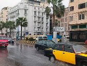 أمطار غزيرة تضرب الإسكندرية وتمركز الصرف بالمناطق الساخنة.. صور