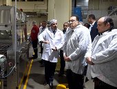 رئيس الوزراء يتفقد أحد مصانع الشوكولاتة فى أكتوبر.. صور