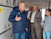 رئيس كهرباء القناة يوجه بإعادة تأهيل خدمة عملاء سفاجا خلال زيارة البحر الأحمر 