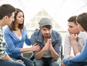 4 أبراج لا تشعر بالراحة إلا بعد الفضفضة مع الصديق.. منهم الجوزاء 