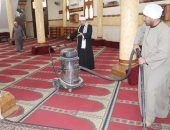 وكيل وزارة الأوقاف بسوهاج يقود حملة لتنظيف المساجد.. صور