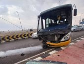 زحام مرورى بسبب حادث اصطدام مينى باص بعمود إنارة فى القاهرة الجديدة.. صور