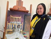 طالبة تحارب زواج القاصرات وقضايا المرأة باللوحات الفنية.. صور