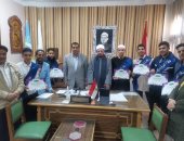 رئيس المنطقة الأزهرية بالإسكندرية يُكرم الطلاب المتفوقين بالمعاهد