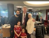 محمد صلاح وعائلته فى صور جديدة مع الممثل الأمريكي ويل فيريل