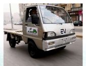 طلاب جامعة حلوان يقدمون سيارة كهربائية صديقة للبيئة خلال معرض القاهرة للابتكار