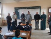 رئيس المنطقة الأزهرية بالإسكندرية يتفقد سير العملية التعليمية 
